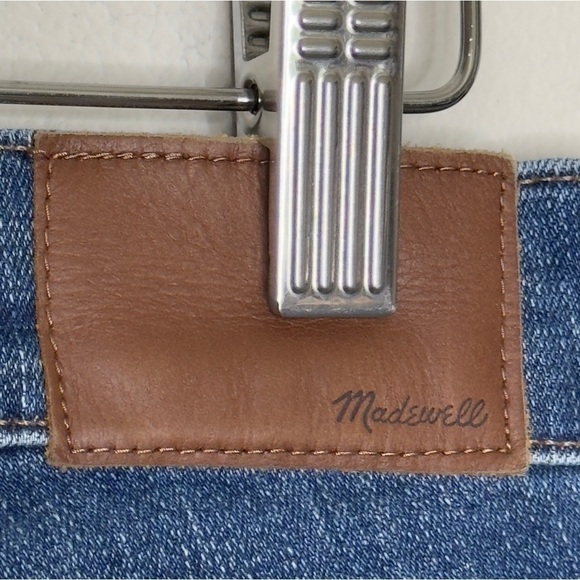 Madewell Petite 9" Mid-Rise Skinny Jeans in York Wash Rip and Repair Edition - Picture 5 of 8